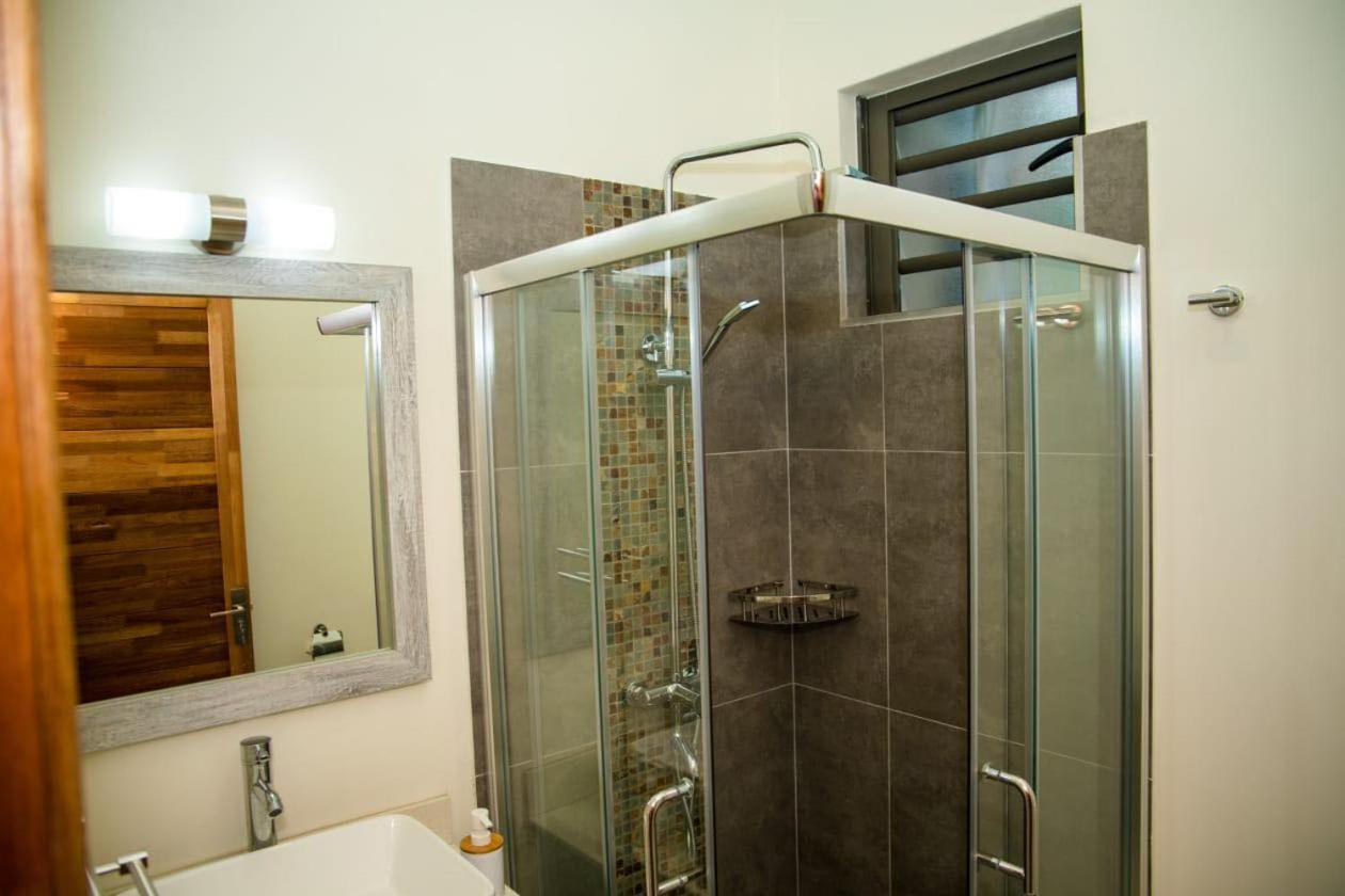 Entire Luxury 3 Bedroom Condo For Rent - Flic-En-Flac - Close To Beach Flic en Flac Exterior foto