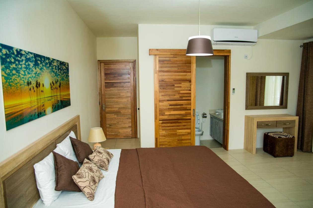 Entire Luxury 3 Bedroom Condo For Rent - Flic-En-Flac - Close To Beach Flic en Flac Exterior foto