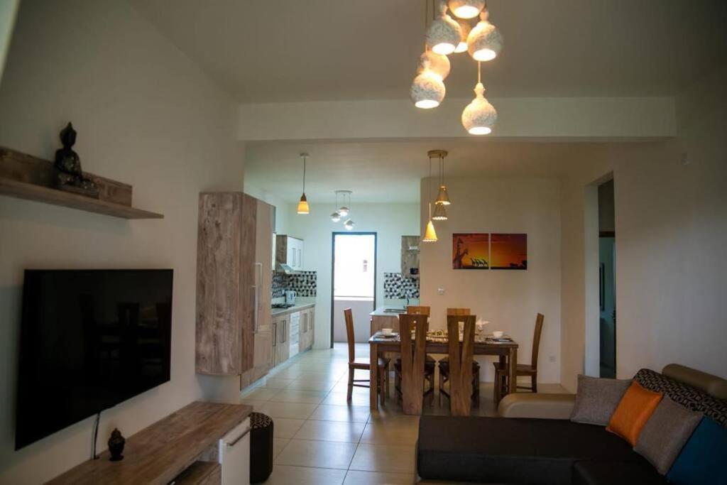 Entire Luxury 3 Bedroom Condo For Rent - Flic-En-Flac - Close To Beach Flic en Flac Exterior foto