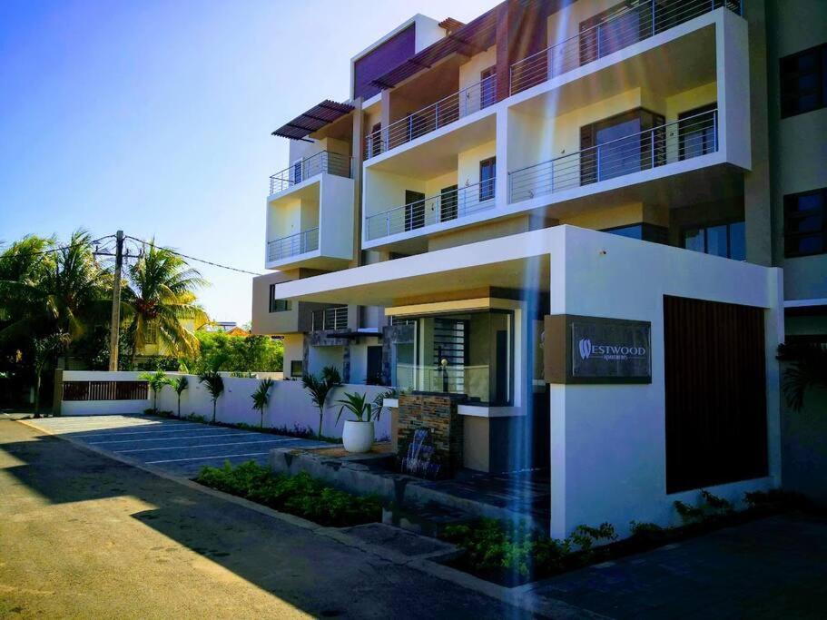 Entire Luxury 3 Bedroom Condo For Rent - Flic-En-Flac - Close To Beach Flic en Flac Exterior foto