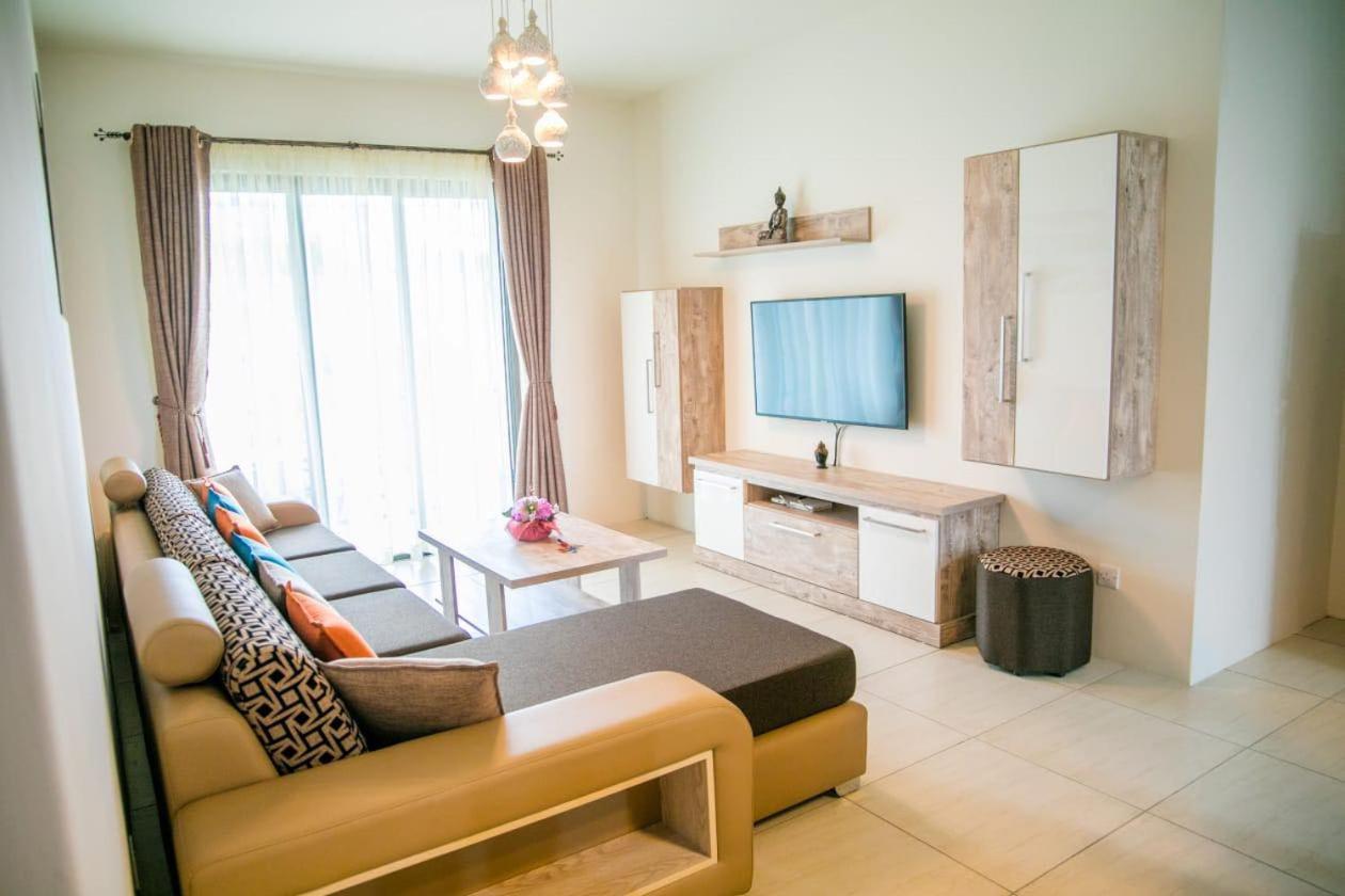 Entire Luxury 3 Bedroom Condo For Rent - Flic-En-Flac - Close To Beach Flic en Flac Exterior foto